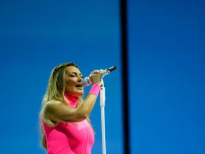 Tras su esperado regreso y el aluvión de críticas, ¿Amaia Montero se vuelve a bajar de La Oreja de Van Gogh? 