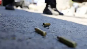 Balas sobre la calle