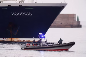 Operativo histórico en Tenerife: comienza el desembarco del crucero afectado por hantavirus