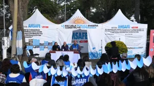 San Javier: la Carpa Blanca de la Dignidad Docente desarrolló una multitudinaria jornada en la plaza San Martín