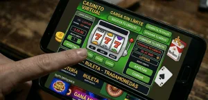 Captura de pantalla de un celular con un chat de WhatsApp mostrando mensajes de carga de fichas para casinos virtuales clandestinos, representando el juego online ilegal en los barrios.