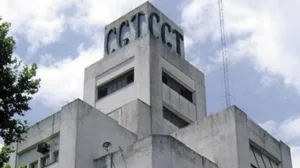 La CGT denunció "persecución y amenazas" tras un ataque con una molotov a un sindicato en Rosario