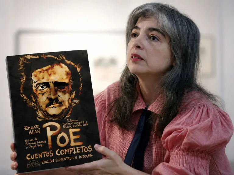 Lanzan una edición comentada de los cuentos completos de Edgar Allan Poe con prólogo de Mariana Enriquez