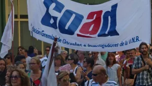 Docentes de la UNR van al paro este martes, día de la Marcha Federal Universitaria