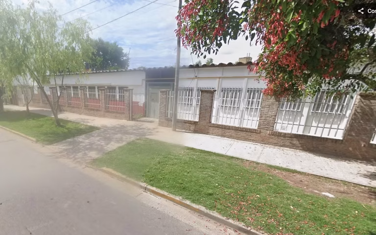 Investigan un ataque con bomba molotov en un establecimiento educativo de Villa Gobernador Gálvez