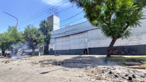 Grave accidente en el frigorífico Euro: un ex empleado cayó desde el techo y sufrió heridas de consideración