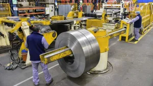 Crisis sin fin: la industria metalúrgica cayó de forma masiva en abril y el uso de la capacidad instalada tocó el nivel más bajo en cuatro años