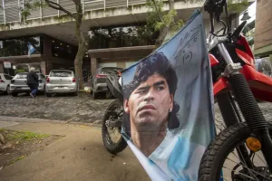 Dos médicos de la Clínica Ipensa y un facultativo cercano a Maradona declararán en el juicio