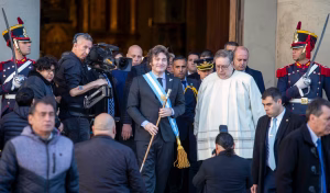 Javier Milei asiste al Tedeum y ensaya una foto de unidad, pese a que la interna no afloja