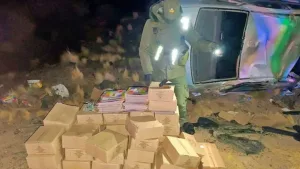 Manejaba borracho, escapó de un control de Gendarmería y volcó: contrabandeaba figuritas del Mundial