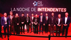Javkin, junto a 300 intendentes del país