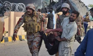 Masacre en Pakistán: un ataque terrorista contra un tren militar dejó 24 muertos