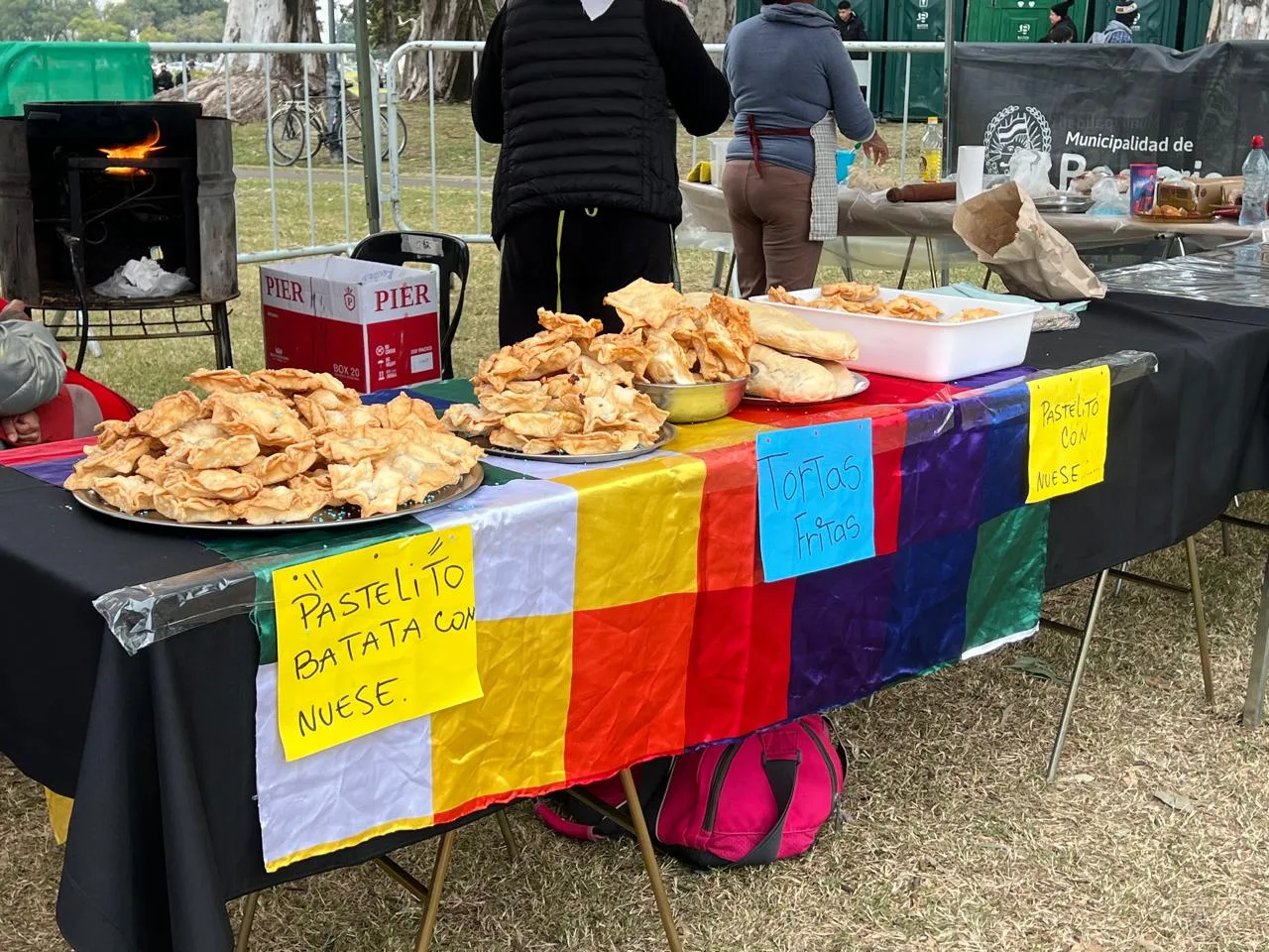 Entre el hojaldre y los sabores gourmet: Rosario celebró la Fiesta del Pastelito en el Parque Alem