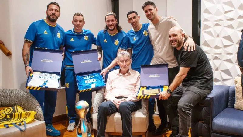 los ídolos de Central co el Patón Bauza en Ecuador