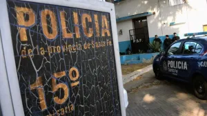 Prisión preventiva para dos uniformados de la comisaría 15° por extorsionar a dos personas demoradas y pedirles una coima para ser liberadas