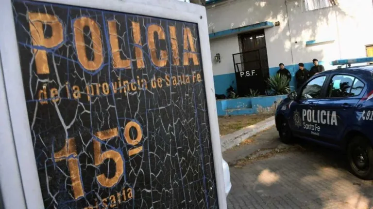 Prisión preventiva para dos uniformados de la comisaría 15° por extorsionar a dos personas demoradas y pedirles una coima para ser liberadas