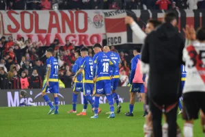 Fin del sueño: Central, que se mostró muy conservador en su juego, perdió con River y se quedó sin final del torneo Apertura