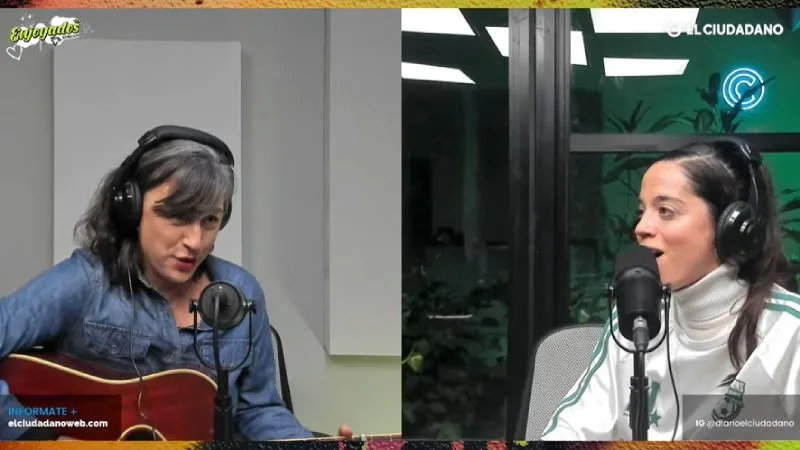 Vanesa Baccelliere (der.), voz y directora de Girda y los del Alba junto a Queen Di. 