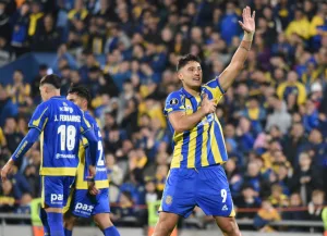 Aumenta la ventaja Central en el Gigante: Vicente Pizarro aprovechó una asistencia de Julián Fernández apra que el Canalla gane 2-0