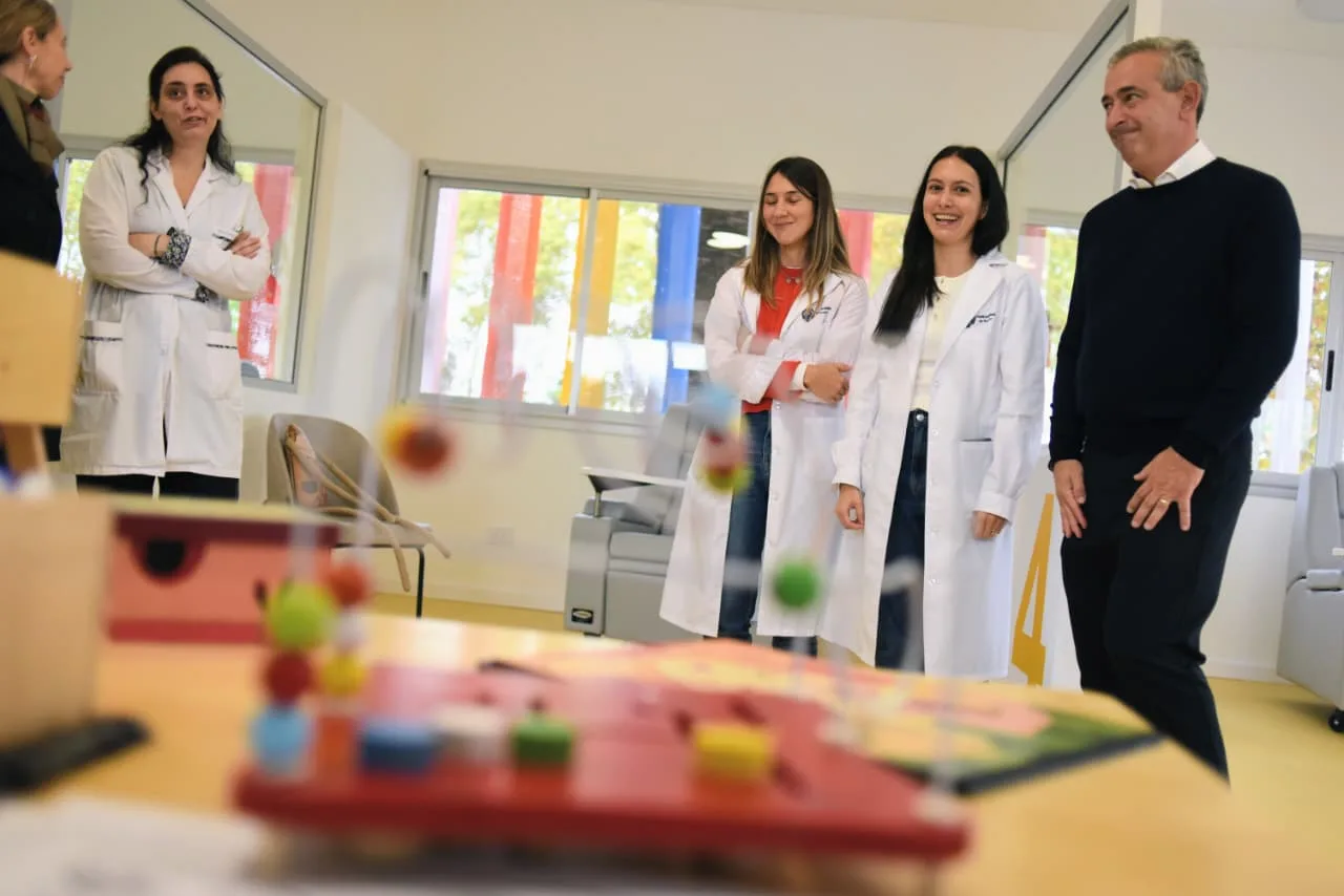 Javkin en la inauguración de sala de Oncohematología en el Vilela: "Estamos haciendo lo que Nación no hace"