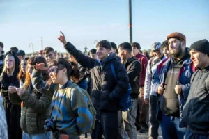El Día de la Bandera se celebrará en Puerto Joven con folclore, baile y música en vivo