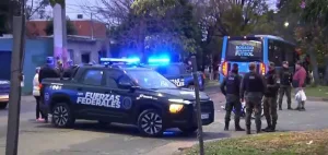 Un motociclista murió en un choque con un colectivo de la línea 153 en barrio La Cerámica