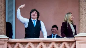 Milei en el balcón