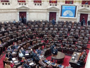El factor Santa Fe: 11 diputados ausentes y una votación favorable a Adorni