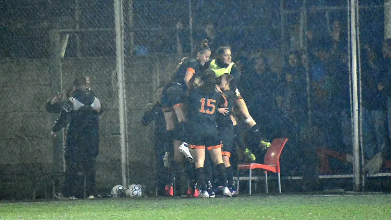 Adiur lo ganó en el final y llega al desquite con una ventaja ante Newell's por la Copa Santa Fe