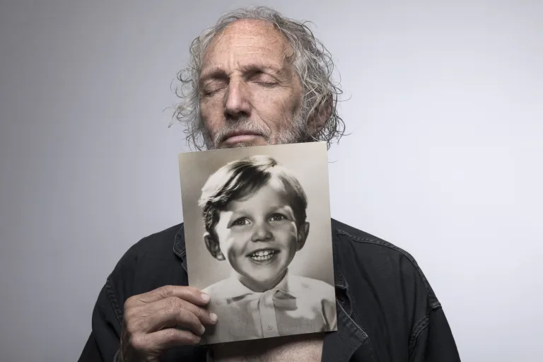 El actor Boy Olmi llega a Rosario con “Boy”, un unipersonal en el que construye un mundo a partir de su propia historia   