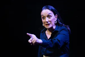Llega a Rosario “Muy a mi pesar”, una Master Class de actuación de la mano de la actriz rosarina Claudia Cantero