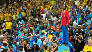 El "hincha estatua" de Congo, toda una declaración de principios en el Mundial