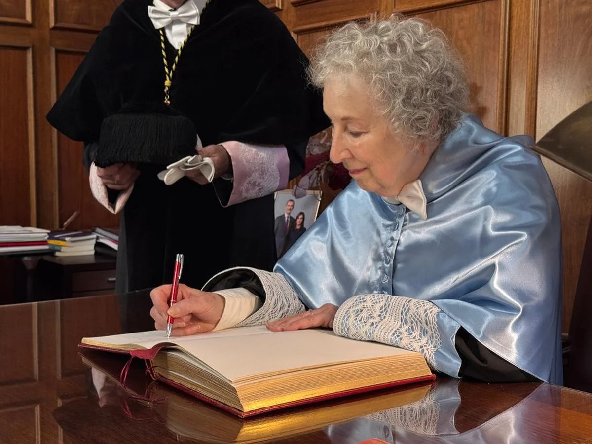 Margaret Atwood, autora de "El cuento de la criada", alertó sobre la censura y el retroceso de los derehos en Estados Unidos