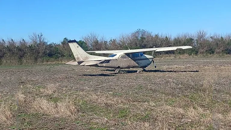 Misterio en Cayastacito: encontraron una avioneta abandonada y la Justicia Federal investiga el caso