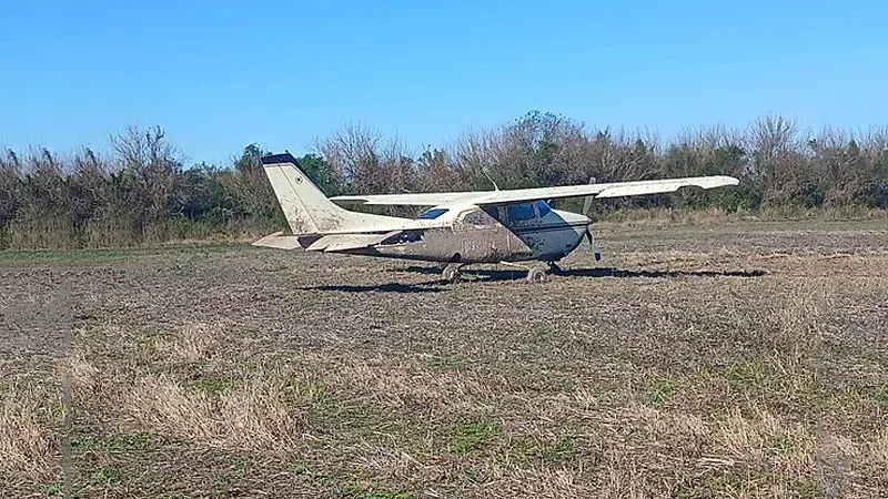 Misterio en Cayastacito: encontraron una avioneta abandonada y la Justicia Federal investiga el caso