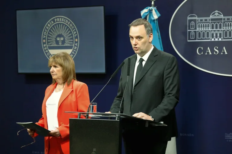 No hay paz en la Rosada: Bullrich no fue a la reunión convocada por el eterno Adorni