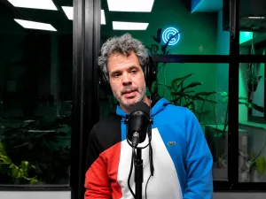 “No me considero un artista, me considero un hacedor, un comunicador”: Ramiro Sorrequieta pasó por “Condenados al éxito”  