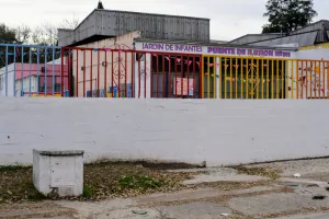 Barrio Rucci: un niño encontró un arma de fuego en la puerta de un jardín de infantes