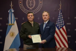 Relaciones carnales: el Gobierno firmó un acuerdo con Estados Unidos para acceder a combustible militar y tecnología de drones
