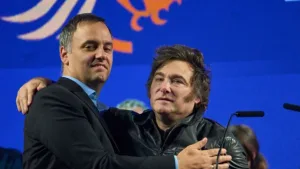 Desde el PRO de Rosario le reclamaron a Milei que no lleve a Adorni al acto patrio