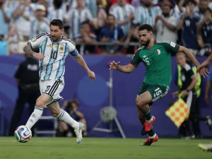 Ventaja albiceleste en Kansas: Lio Messi frotó la lámpara, una vez más, para que Argentina supere a Argelia en su debut mundialista