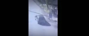 Video: una cámara registró a Barrelier trasladando el cuerpo de Agostina hacia el descampado
