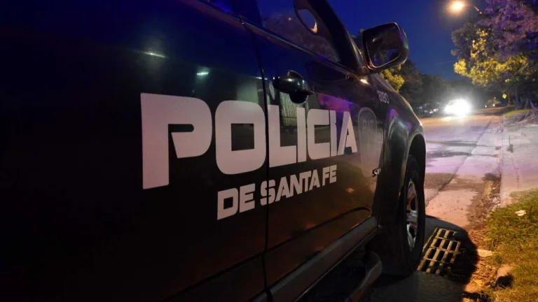 Atacaron a balazos a un hombre dentro de su auto y se encuentra internado en grave estado
