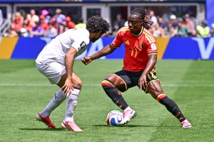 Bélgica reaccionó a tiempo y rescató un empate ante Egipto