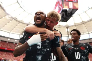Canadá hace historia con una paliza monumental ante Qatar y pone un pie en los dieciseisavos del Mundial