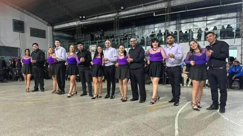 El grupo de coreo representa a Cruzados por la Cumbia en cada evento. Foto: gentileza academia 