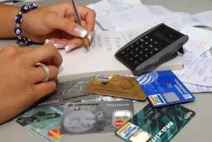 Más de 5,3 millones de personas presentan deudas en mora en el sistema financiero argentino