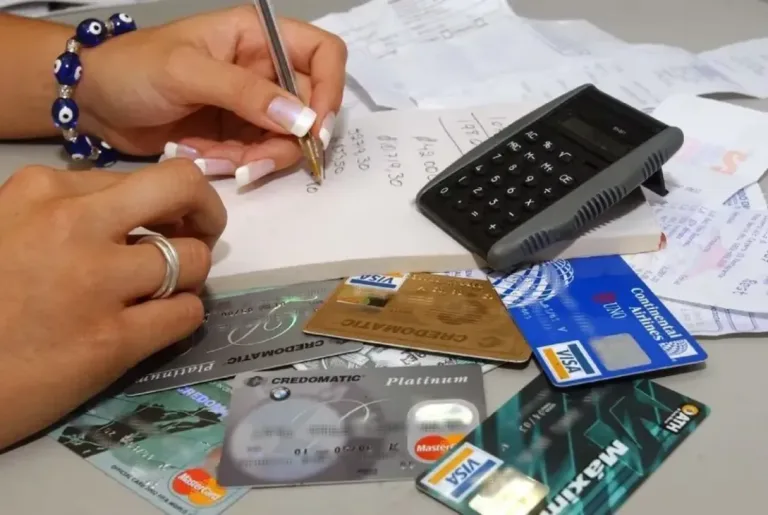 Más de 5,3 millones de personas presentan deudas en mora en el sistema financiero argentino