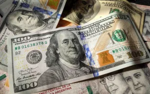 El dólar subió casi un 5% en el mes: las razones detrás de la escalada y qué puede pasar en los meses venideros