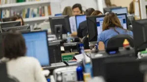 Motosierra al laburante: el empleo formal volvió a caer y ya se perdieron 41.000 puestos en el último año